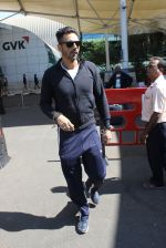 Arjun Rampal snapped at airport on 7th Feb 2016